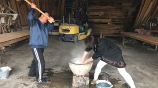 最後は総勢50人を超える餅つき