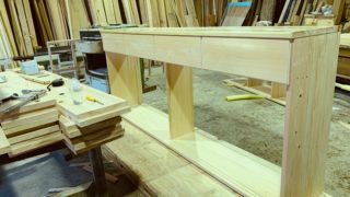 作業場では、収納家具造り