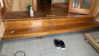 玄関　敷台、框お化粧・・・