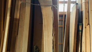 皮むきが終われば、こんな風にして乾燥させます。