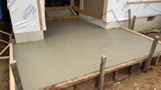 玄関の捨てコンクリート打ち