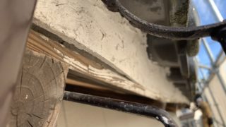 今日は、軒先面戸の交換