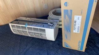 今日は、エアコンの取り付け