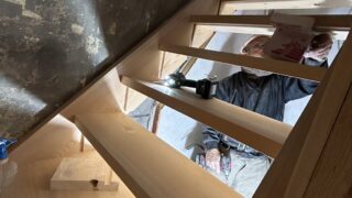 ひとなる図書館・・・階段