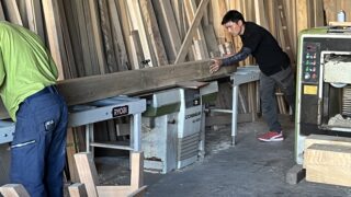 この殺人的な暑さにへばっている棟梁です。