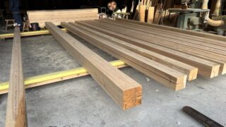 作業場では新築の刻み