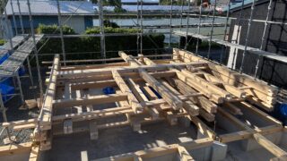 材料搬入・・・地組