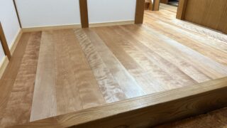 床の貼替工事も超貴重品の水目桜のフローリングで貼りました。