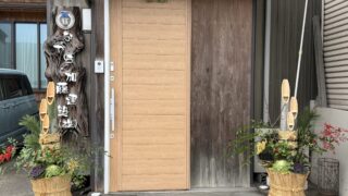 今年も無事に終わる事が出来そうで、新年に向けて門松を飾りました