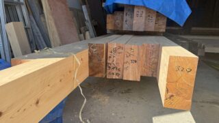 終の棲家の小屋組みの刻みが終わり構造材の刻み