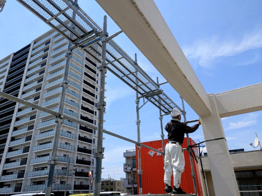 岡崎市での外壁・屋根の現地調査の様子