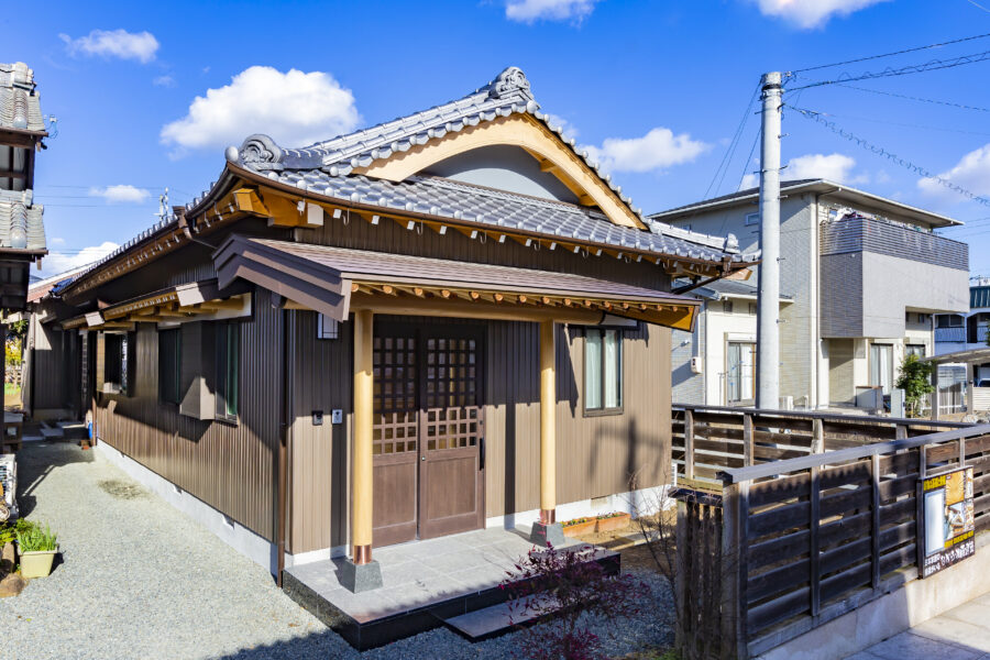 豊川市の新築住宅、瓦屋根の和風外観と離れ